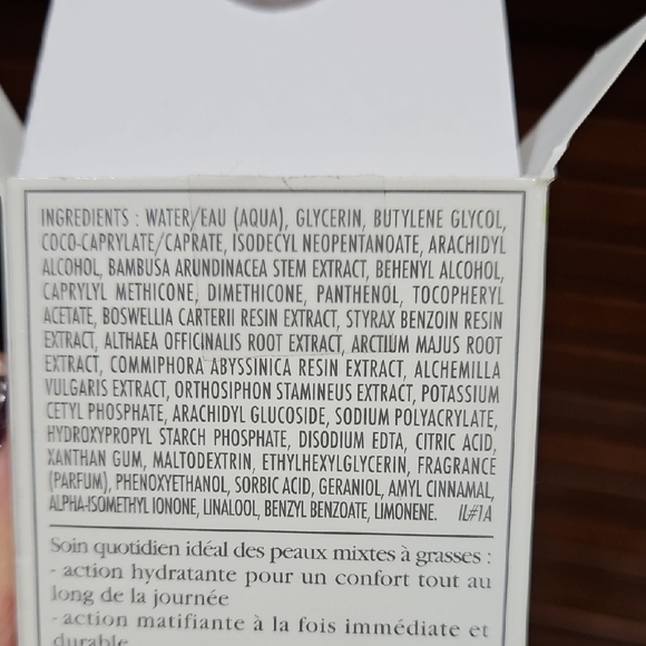 Sisley Mattifying Moisturizer with Tropical Resins - Picture 3 of 11